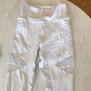Size 6 lululemon 7/8 legging with mesh cutouts